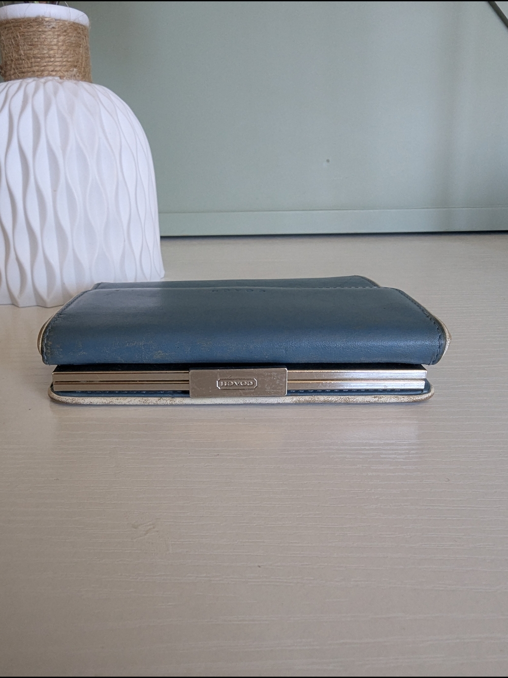 vintage Coach wallet, likely fromt early 2000s - Picture 5 of 12